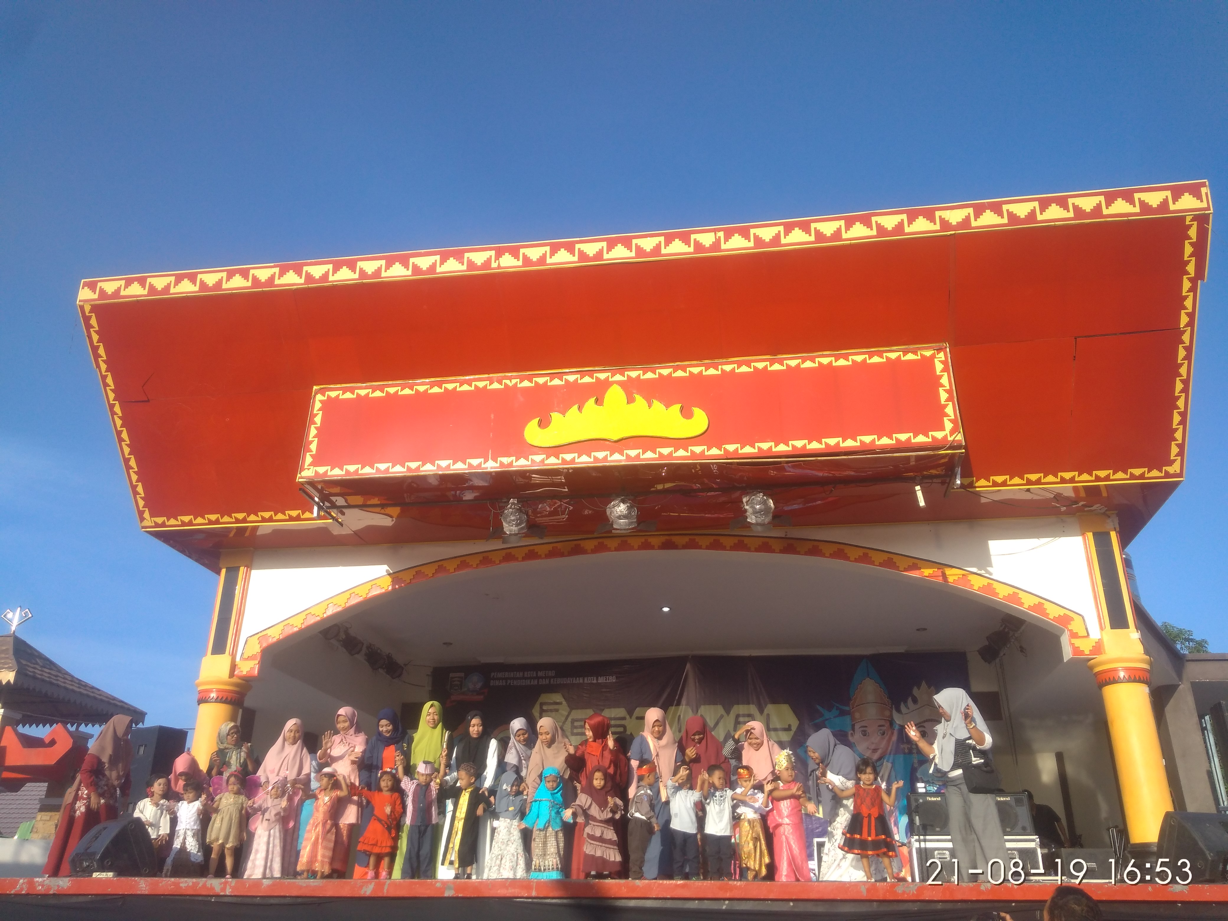 Hari ke 2 Festival HUT Kota Metro Ke – 82 Menampilkan Kesenian anak-anak Paud