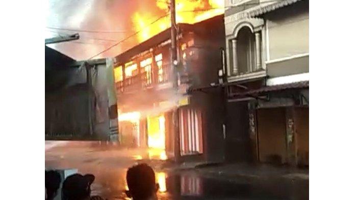 Toko di Kota Bumi Terbakar pagi hari