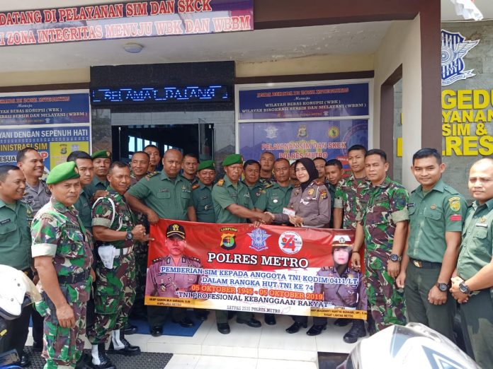 Satlantas Polres Metro berikan pelayanan Smart SIM kepada anggota Kodim 0411/LT