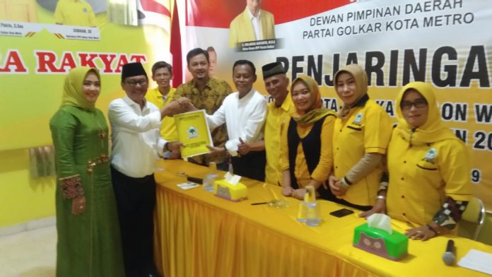 Ampian Bustami Kembalikan berkas Pendaftaran Golkar