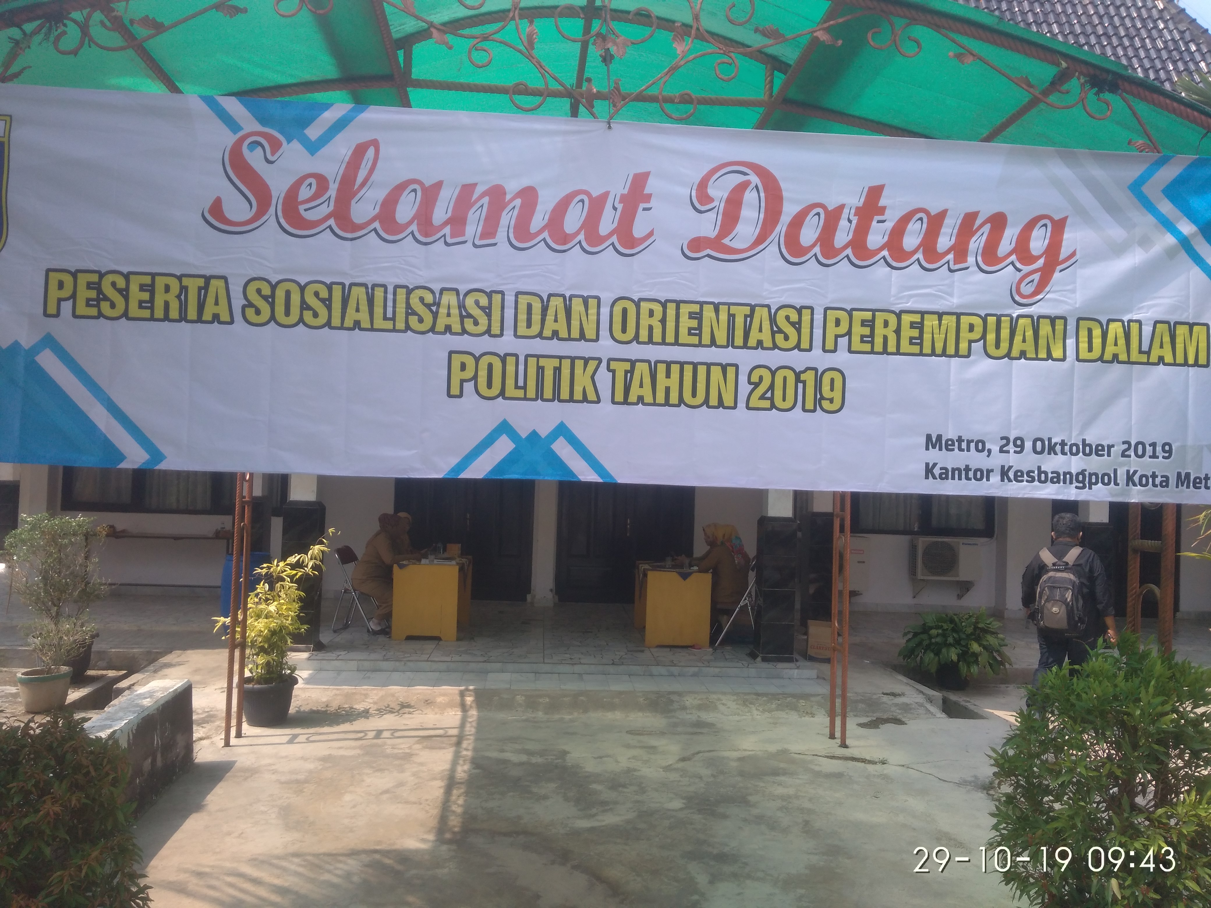 Kesbangpol adakan sosialisasi dan orientasi perempuan dalam politik