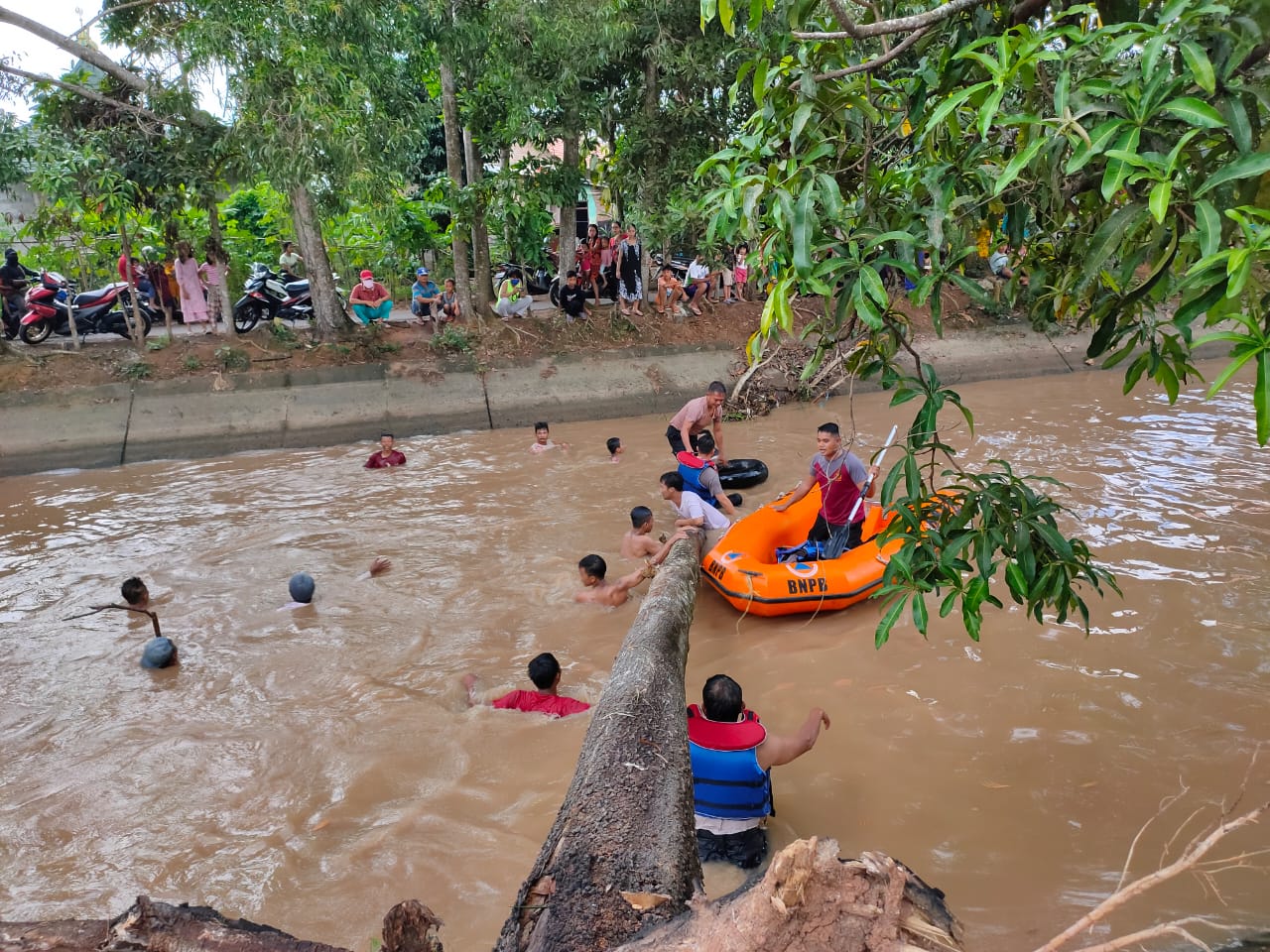 Dua bocah tenggelam di saluran irigasi