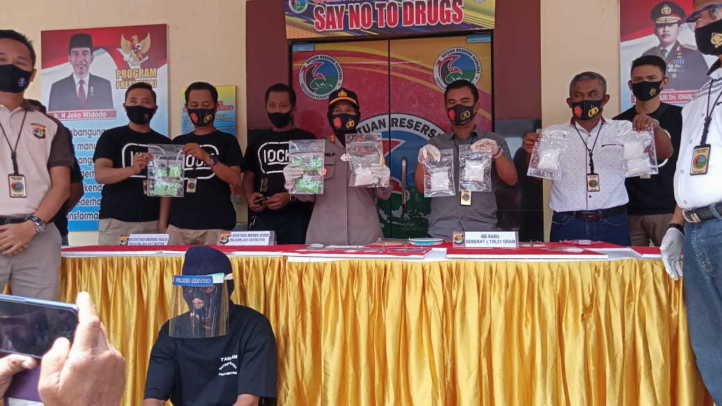 Polres Metro Berhasil Amankan Ratusan Gram Sabu Dan Ekstasi Dari Seorang Pelaku