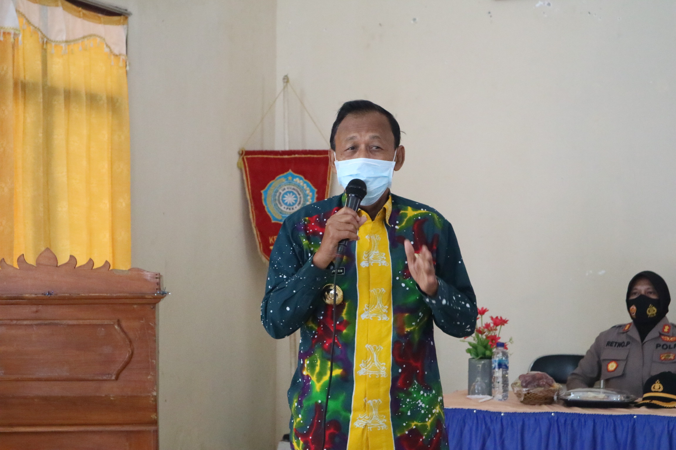 Walikota Metro Resmikan Rompi Tim Relawan Covid -19 Kelurahan Tejoagung