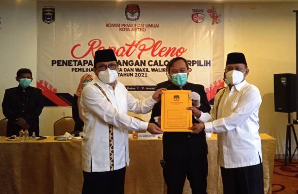 KPU Tetapkan Wahdi – Qomaru Sebagai Pemenang Pilkada Metro