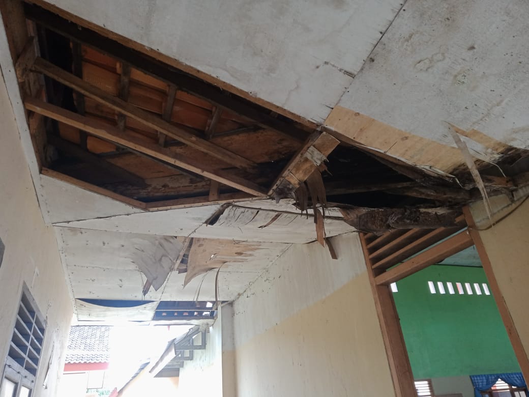 Kondisi Kantor Kelurahan Karangrejo Sangat Memperihatinkan