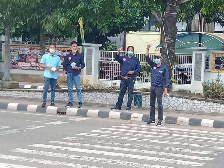 Peduli Covid – 19, YLKI Kota Metro Bagikan Ribuan Masker