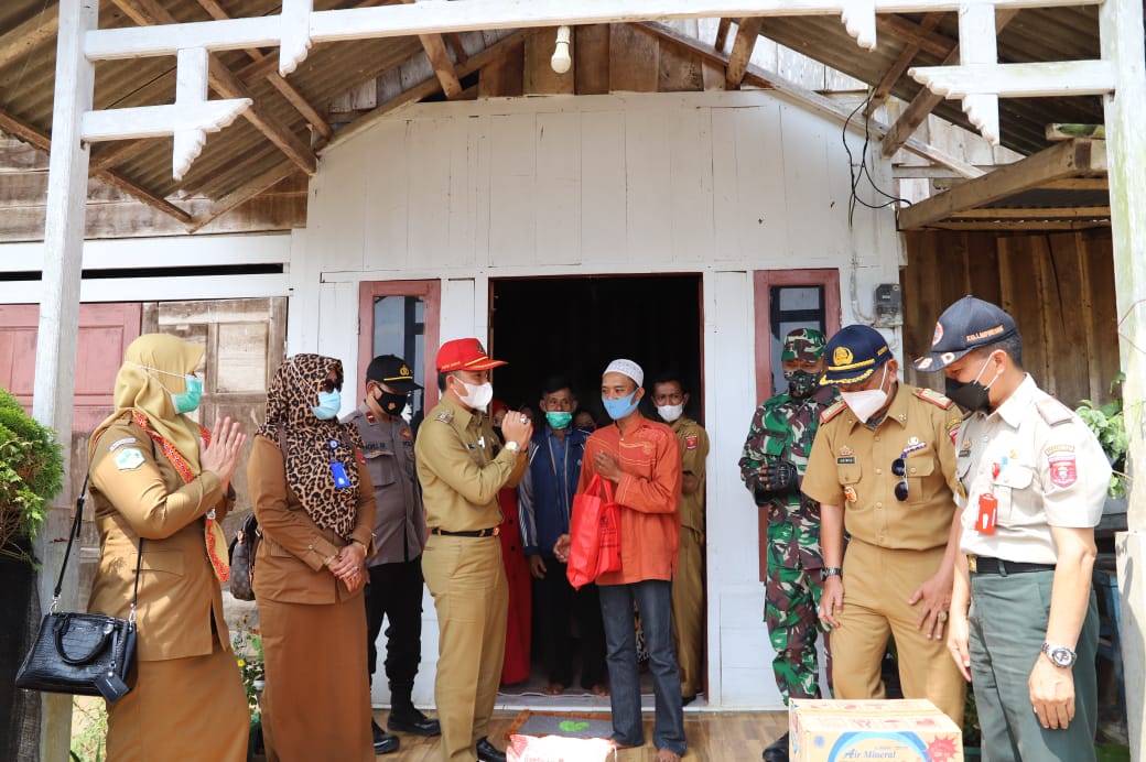 Bupati Lampung Barat Kunjungi Kediaman Korban Tenggelam dan Kebakaran