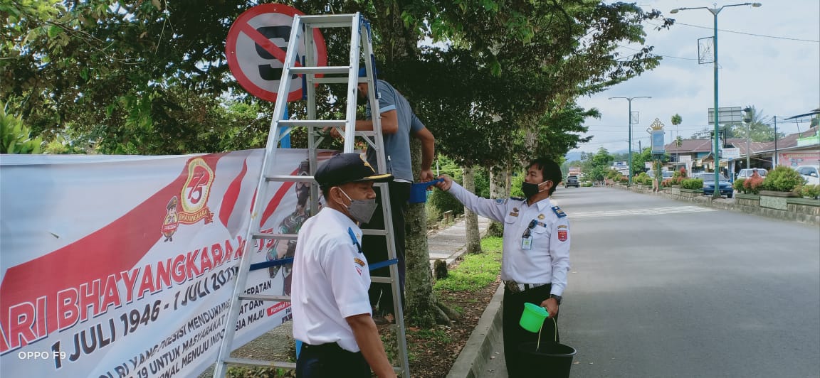 Dishub Lampung Barat Lakukan Perawatan Rambu Lalu Lintas