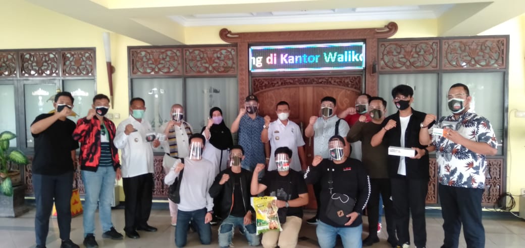 Relawan Covid-19 Kota Metro, Berikan Bantuan Kepada Warga Isoman