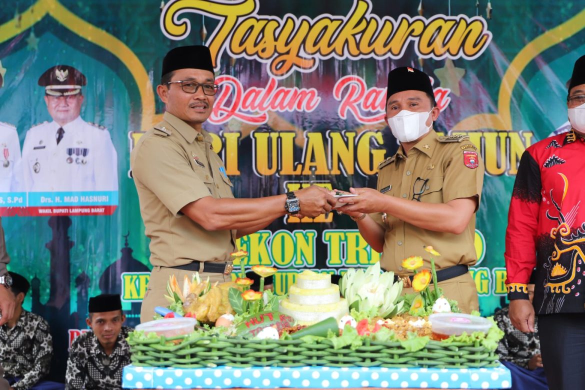 Bupati Lambar Hadiri HUT Ke – 37 Pekon Tri Mulyo