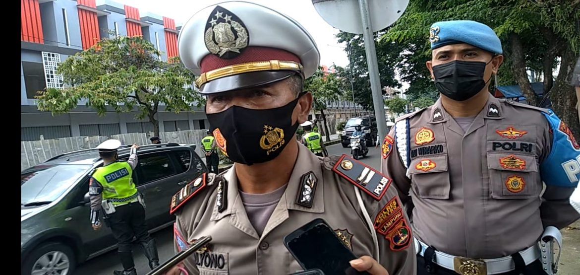 Satlantas Polres Metro Tilang Dua Travel gelap
