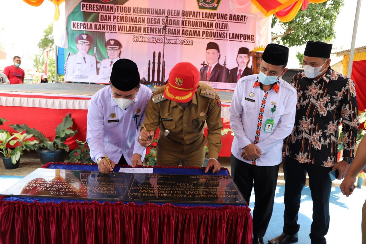 Bupati Lampung Barat Resmikan Tugu Kampung Sadar Kerukunan