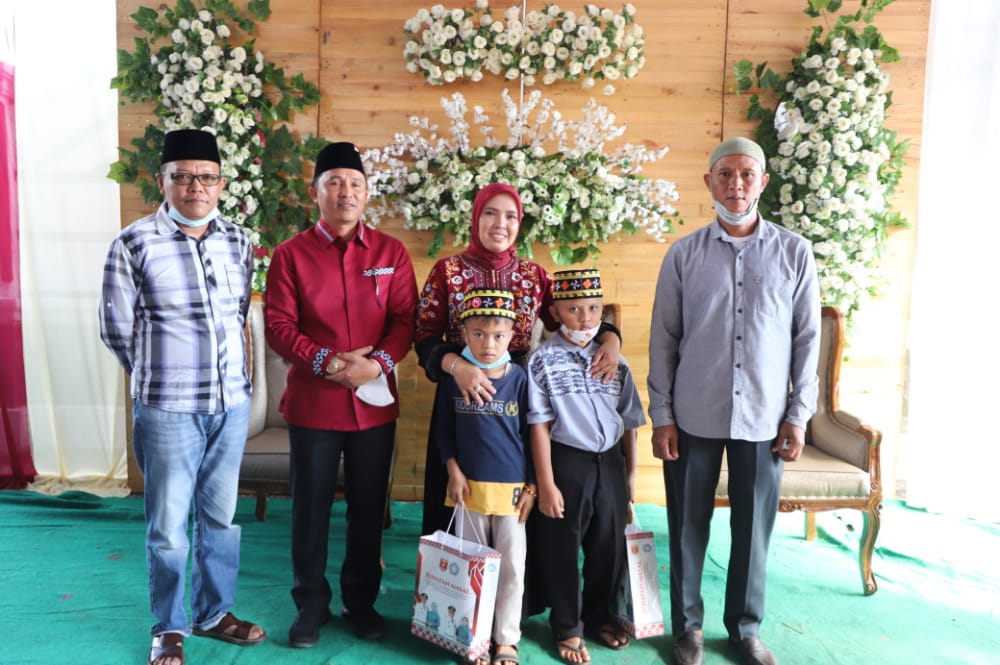 Khitanan Masal Warnai Peringatan 4 Tahun Kepemimpinan Bupati dan Wakil Bupati Lambar