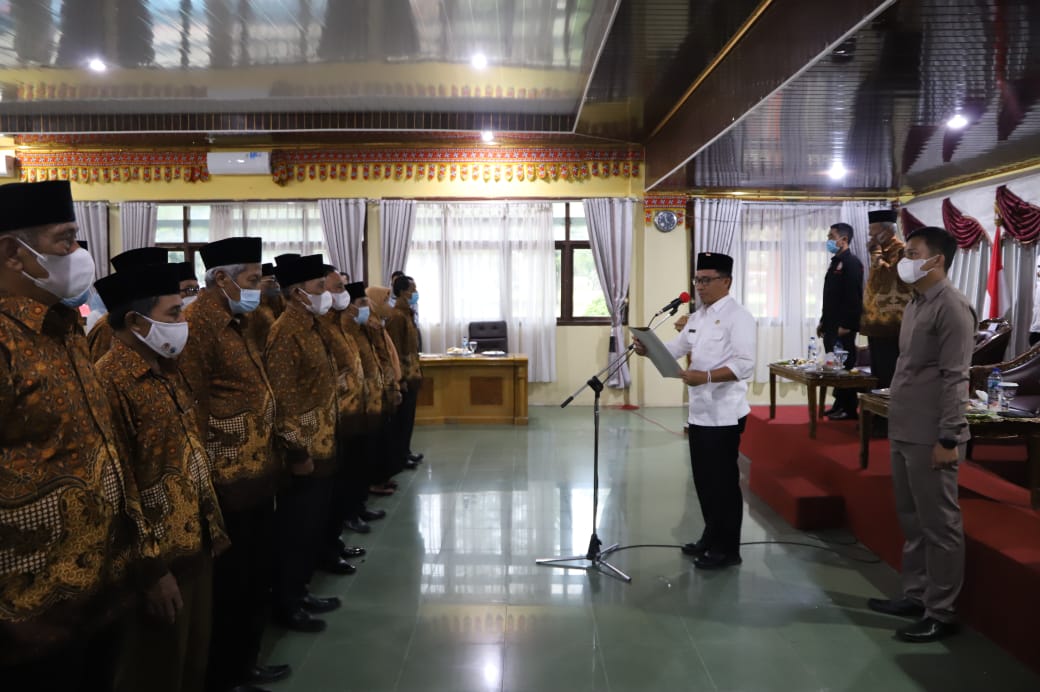 Mad Hasnurin Dikukuhkan Menjadi Ketua PWRI Lampung Barat