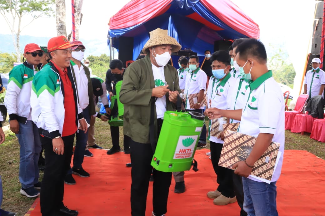 Ketua HKTI Provinsi Lampung Hadiri Pelantikan PAC HKTI Lampung Barat