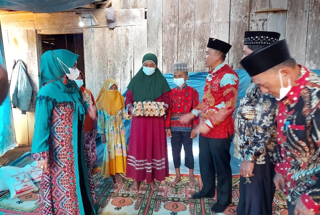 Peduli Warganya, Bupati Lambar Kunjungi Keluarga Korban Tenggelam
