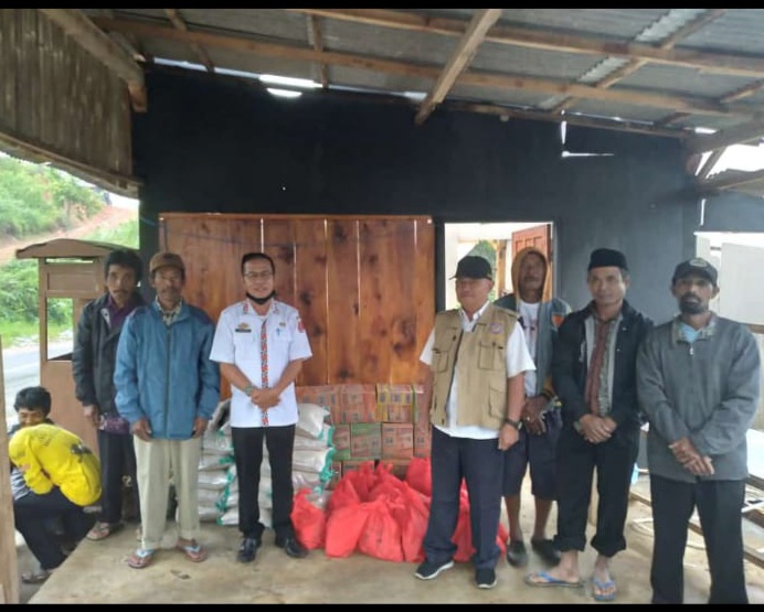 Dinsos Lambar Berikan Bantuan Kepada Korban Puting Beliung