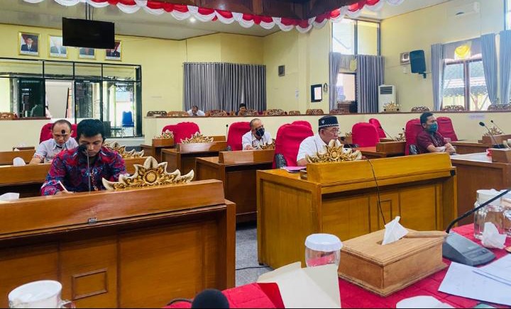 Komisi I DPRD Lampung Barat Panggil Panitia Pilperatin