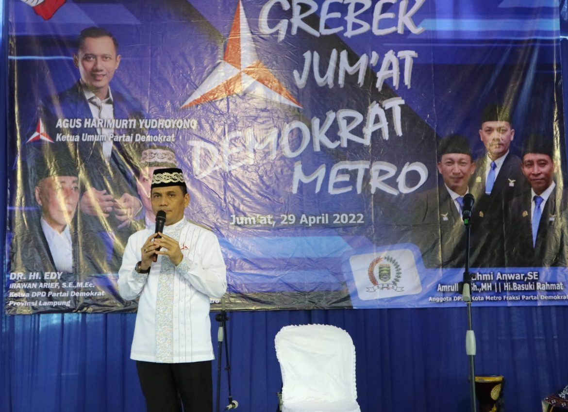 Warga Sambut Antusias Acara Grebek Jumat Partai Demokrat Metro