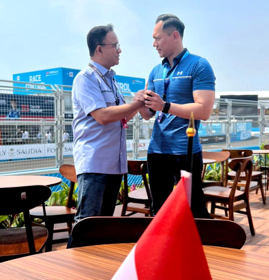 Nonton Formula E, AHY Disambut Akrab Anies Baswedan
