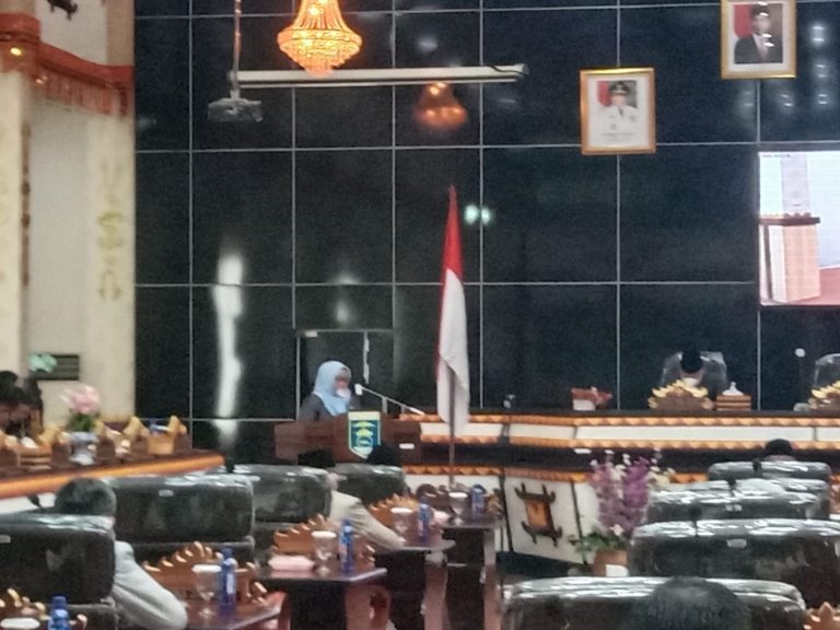 Enam Fraksi DPRD Kota Metro Sampaikan Pandangan Umum Terhadap Raperda