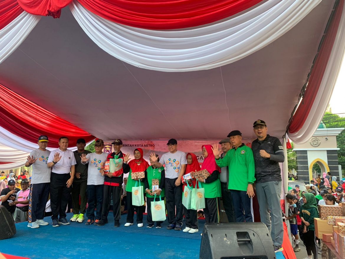 Ribuan Warga Ikuti Senam dan Jalan Sehat HUT ke-86 Kota Metro