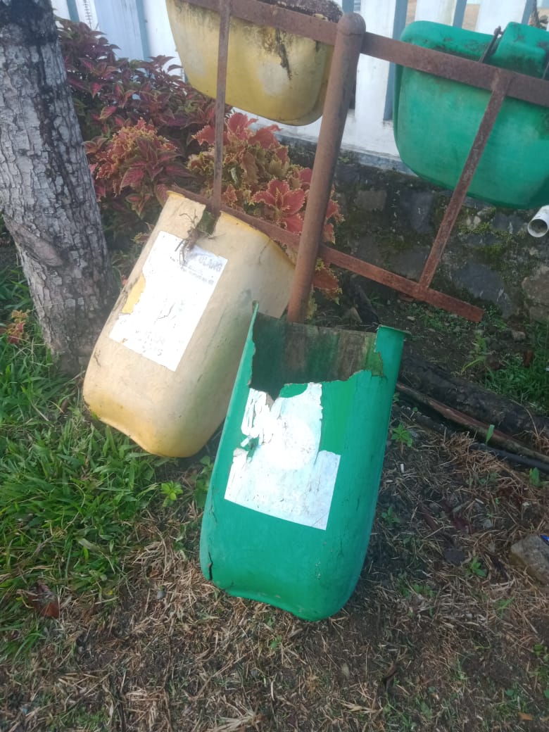 Warga Liwa Keluhkan Tempat Sampah Rusak
