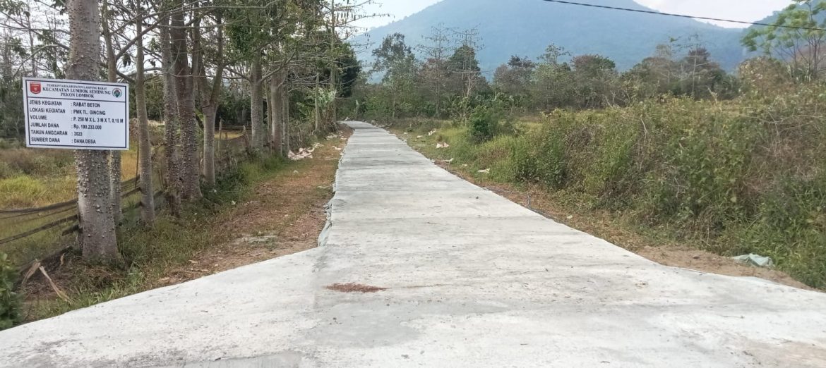 Pekon Lombok Bangun Jalan Rabat Beton