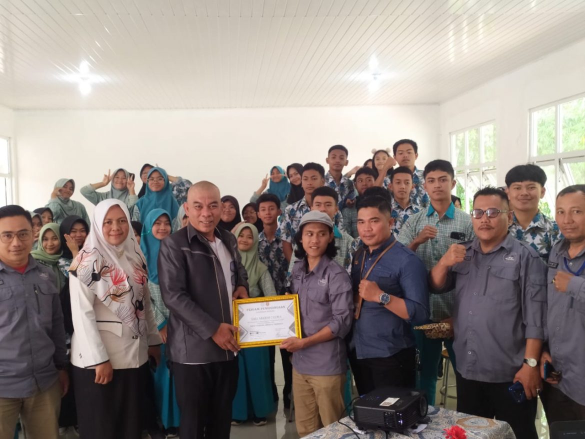 Budi Menyambut Hangat Kunjungan SPJI Menyapa SMAN 2 Liwa.  Keluarga besar SMAN 2