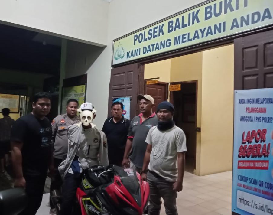Polsek Balik Bukit Amankan Pelaku Pencurian Kotak Amal