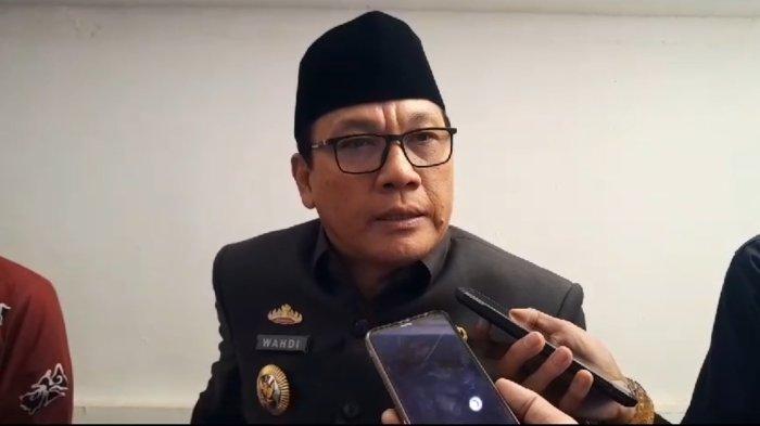 Wahdi Himbau OPD Gunakan Produk Dalam Negeri