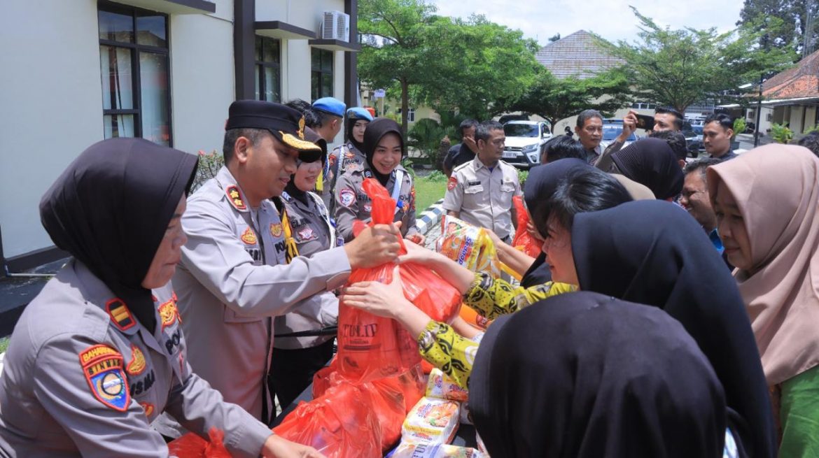 Polres Metro Gelar Pasar Ramadhan, Sediakan Sembako Gratis Untuk Masyarakat