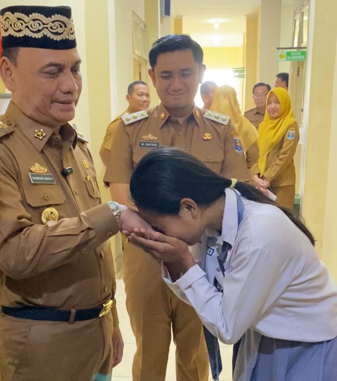 Kisah Alia, Berkah Merawat Orang Tua Sakit Mendapat Kuliah Gratis Dari Walikota Metro