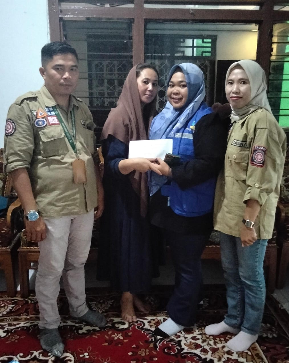 Taruna Siaga Lambar Berikan Tali Asih Korban Kebakaran