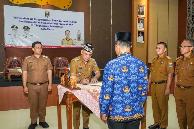Serahkan 339 SK Pengangkatan PPPK