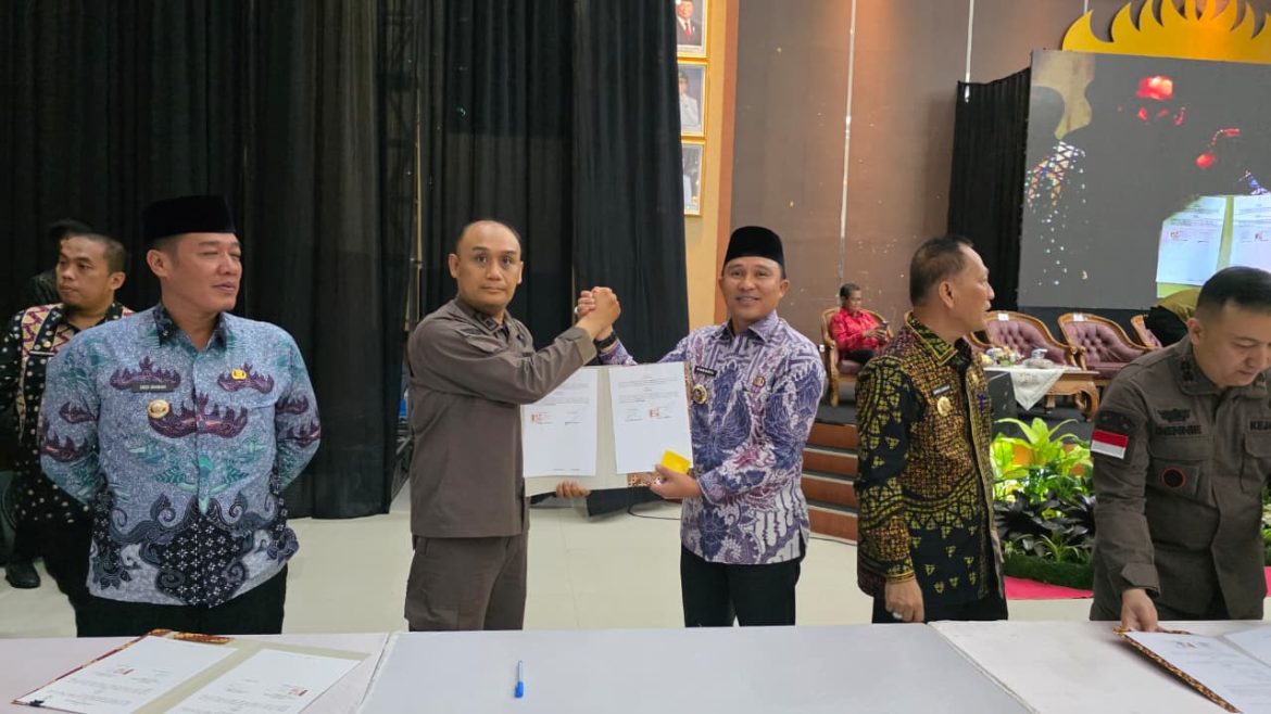 Parosil Mabsus Tandatangani MoU Kesepakatan Jaga Desa Dengan Kajari Lampung Barat