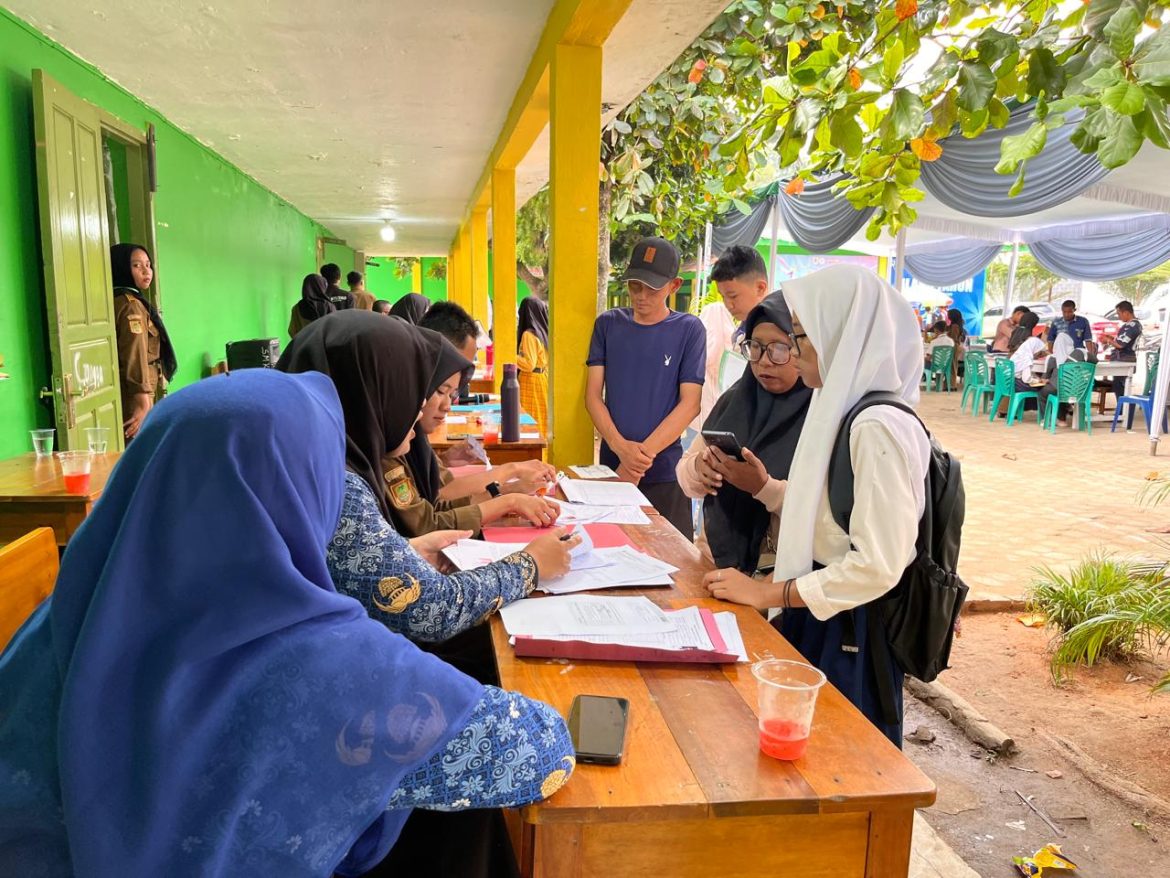 Ratusan Peserta Didik Ikuti Tahapan Pendaftaran dan Verifikasi Berkas Di SMKN 3 Metro